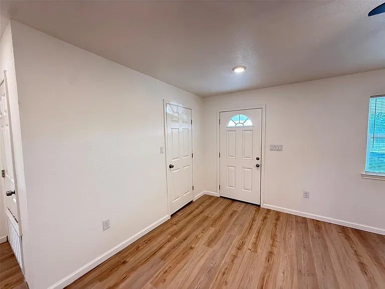 800 Old Thorndale Rd — Photo 8