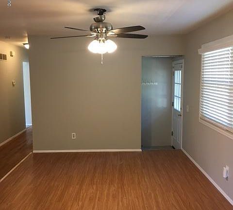 3rd image of 945 Lexington Park