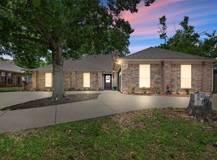 3702 Woodside Dr, Arlington, TX 76016