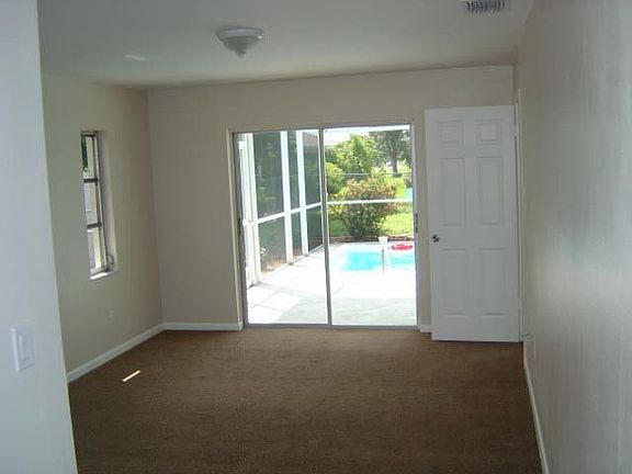 Master BR w bath and walk in closet