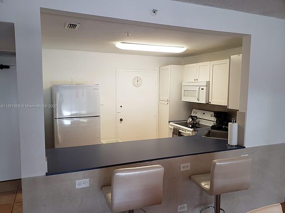 4th image of 5601 Collins Ave APT 424