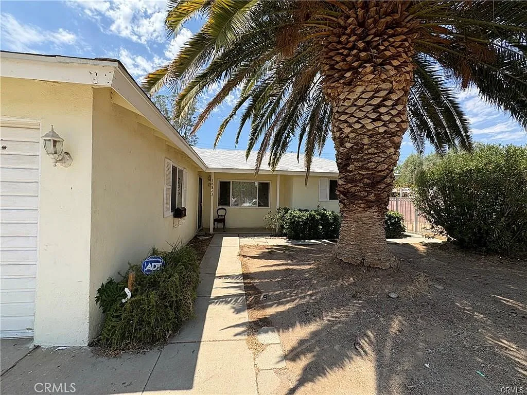 3 bed, 1181 sqft, $2,300 — Photo 2