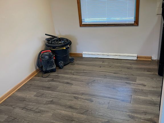 Dining area by kitchen