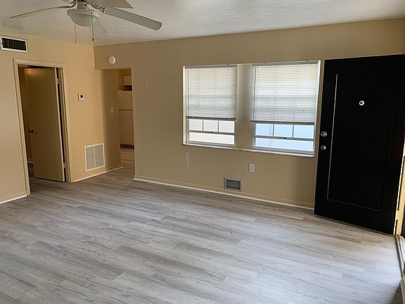 5th image of 806 Highland Ct