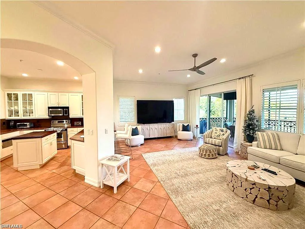 3 bed, 2.0 bath, 2341 sqft, $24,000 — Photo 4