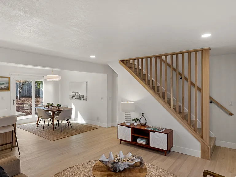 721 Oak St — Photo 4