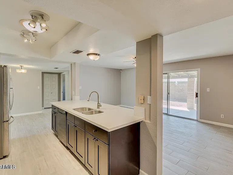 831 E Stephens Dr — Photo 7