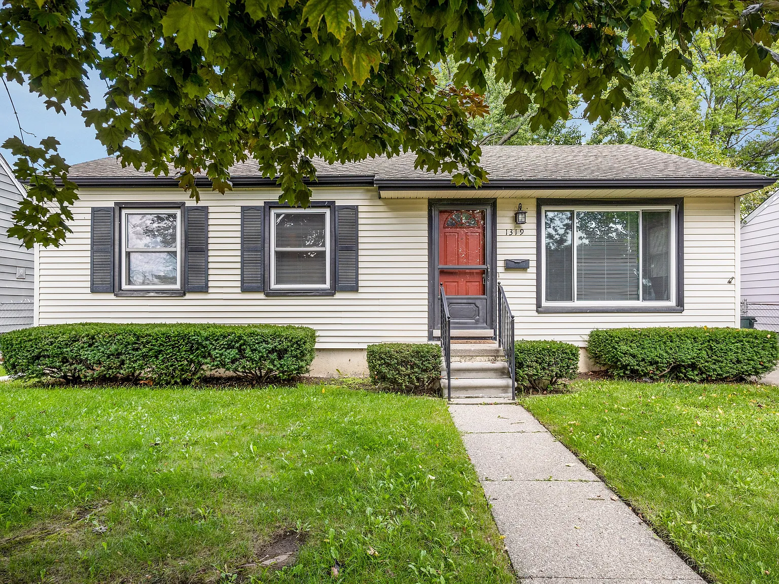 3 bed, 1100 sqft, $2,395 — Photo 1