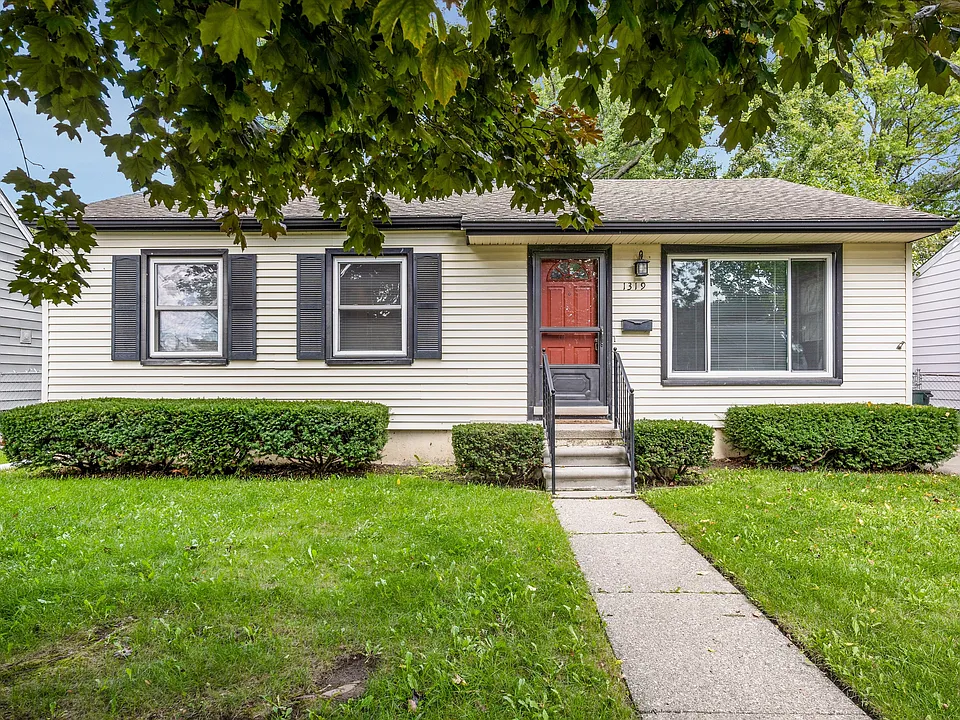 1319 Amelia Ave