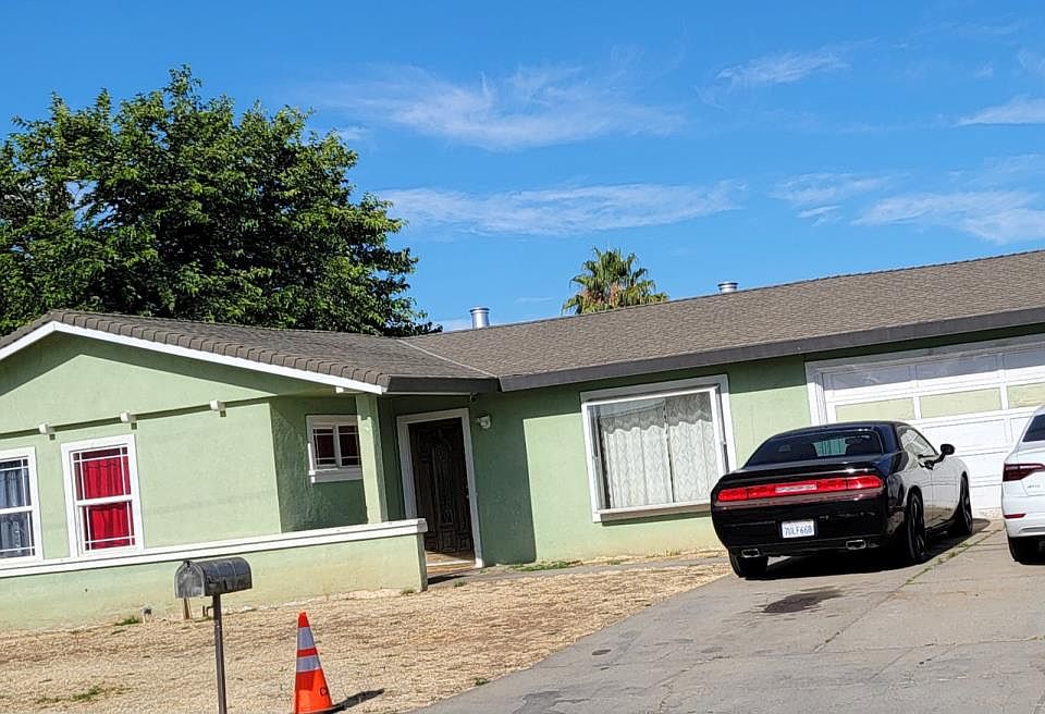 2nd image of 550 El Camino Paraiso