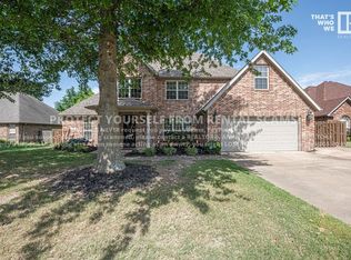 647 N Tournament Dr, Fayetteville, AR 72704