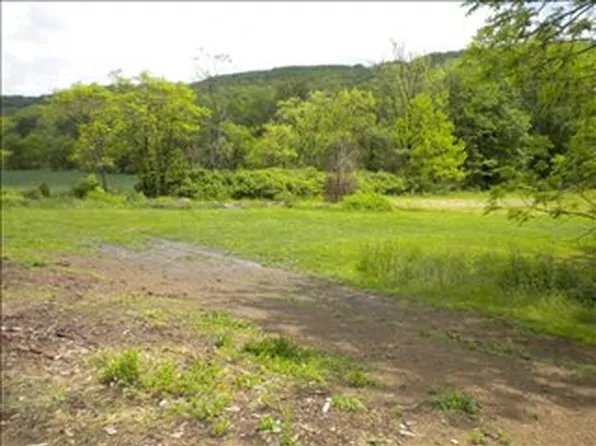 300 Pleasant Valley Rd, Pine Grove, PA 17963