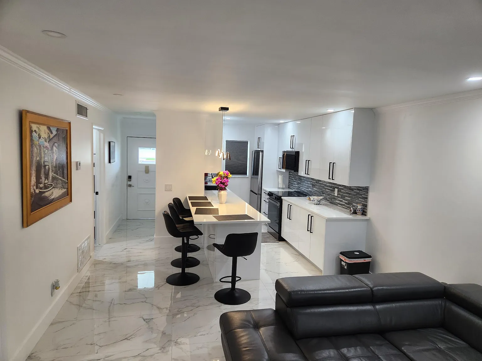 2 bed, 1.0 bath, 729 sqft, $1,750 — Photo 2