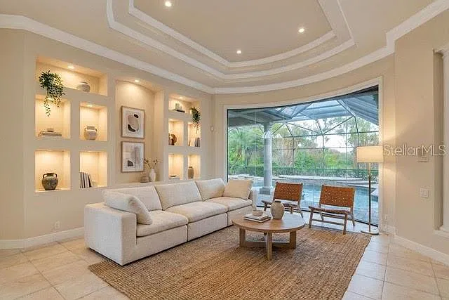 4 bed, 5.0 bath, 4363 sqft, $6,000 — Photo 3
