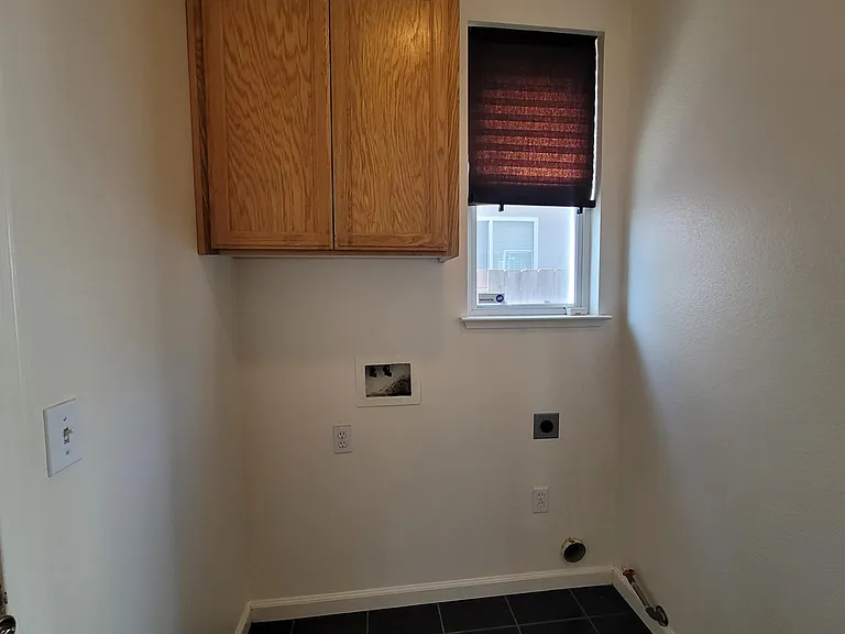 415 Zinnia Ct — Photo 39