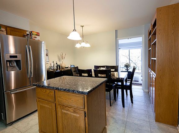 5th image of 5832 Lincoln Ave Unit A