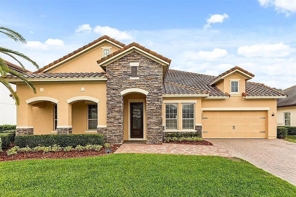 5 bed, 3835 sqft, $5,995 — Photo 1