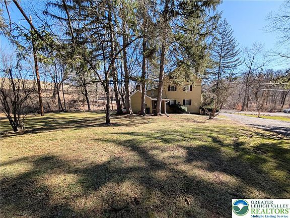 4th image of 3470 Rhododendron Dr