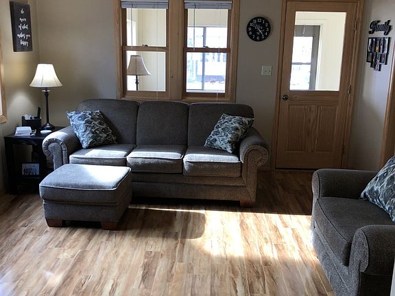 2nd image of 1510 6th St E