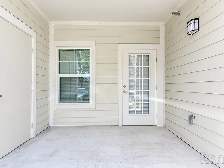 Live Oak — Photo 11