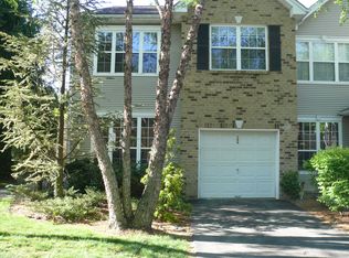 366 Catskill Ct, Mahwah, NJ 07430