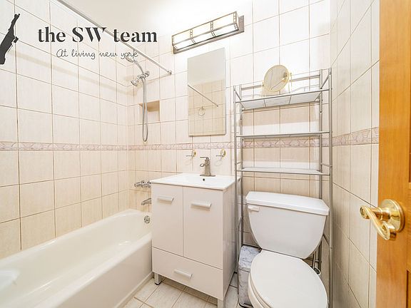 3rd image of 882 Amsterdam Ave #1511