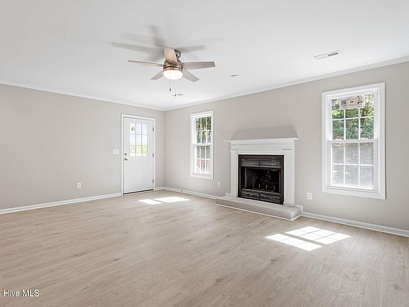 2nd image of 1418 Huckleberry Lane