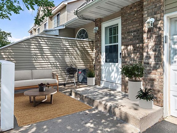 4th image of 1133 Pecks Woods Dr