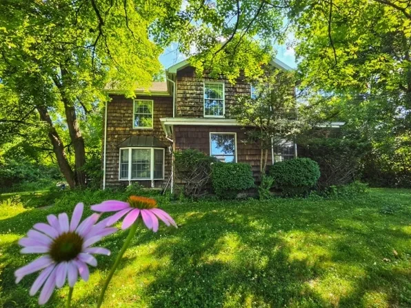 57 Grove St, Chester Boro, NJ 07930
