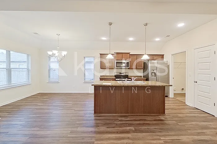 6947 Brightwell Ln — Photo 4