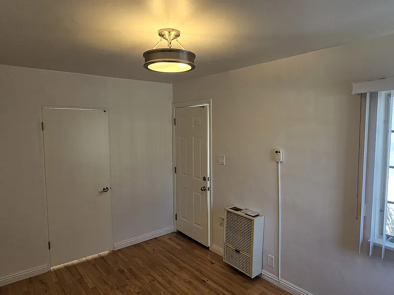 Sunset Park Apartments — Photo 13