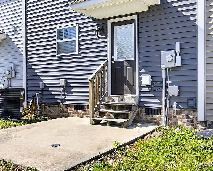 2297 Shady Ln NE — Photo 4