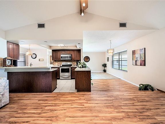 5th image of 7606 Lakeside Woodlands Dr
