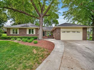4212 95th Cir, Urbandale, IA 50322