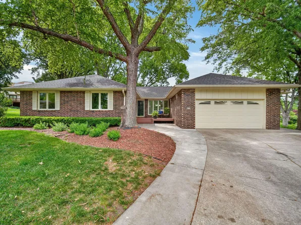 4212 95th Cir, Urbandale, IA 50322