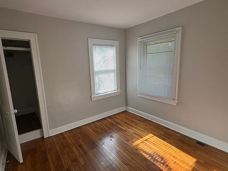 5424 Charlotte St — Photo 5