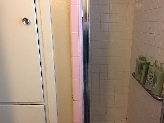 Master bath W/walk in shower
