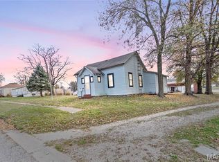338 W Rowe St, Roodhouse, IL 62082