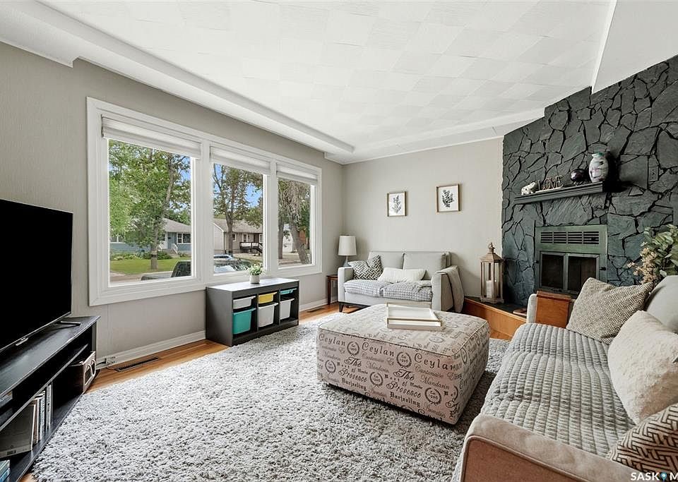 1st image of 408 Mullin AVENUE E