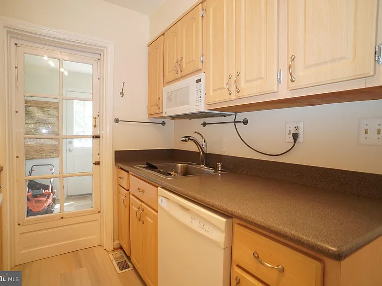 2161 N Brandywine St — Photo 8