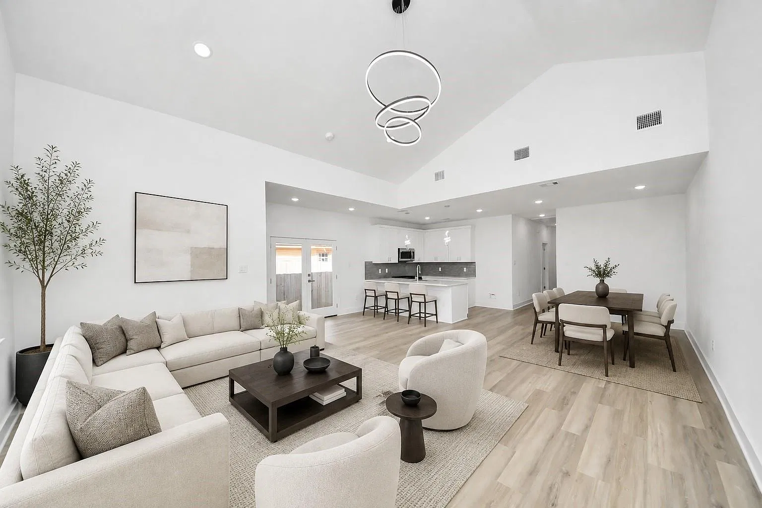 3 bed, 2.0 bath, 2911 sqft, $1,950 — Photo 1