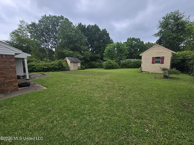3560 Lakehurst Dr — Photo 11
