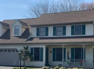 30 Laurel Dr, Mount Wolf, PA 17347