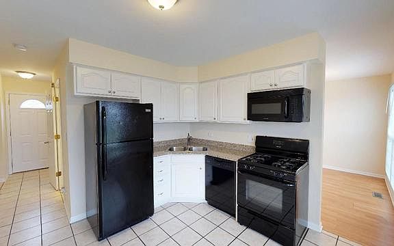 5th image of 218 Magnolia Dr