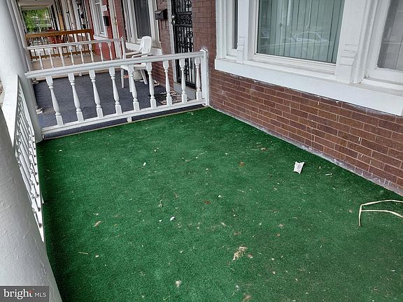 2nd image of 1215 Oakhurst Pl