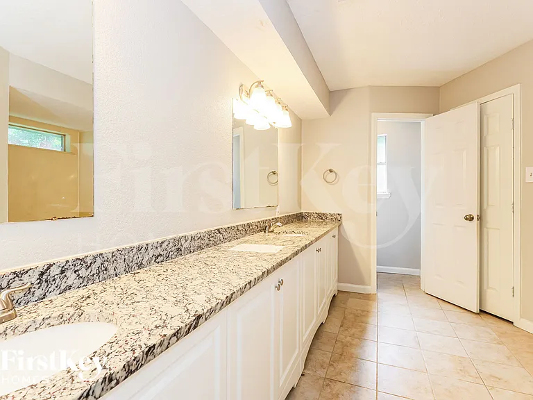 24106 Creekview Dr — Photo 13