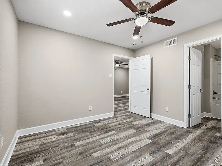 705 Vassar Ct #B — Photo 3