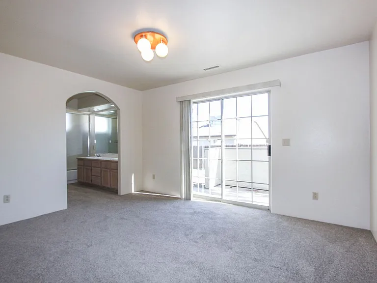 3249 N Hedgewood Dr — Photo 11