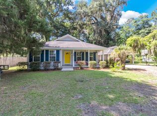 1442 Lake Dr, Midway, GA 31320