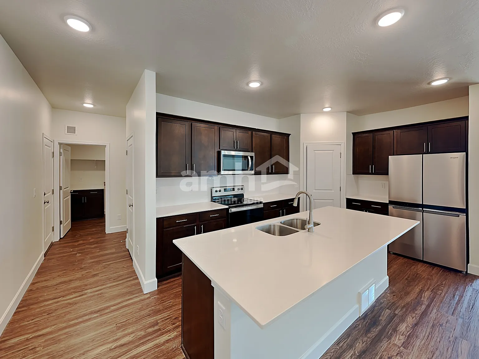 4 bed, 2.5 bath, 2313 sqft, $2,995 — Photo 3